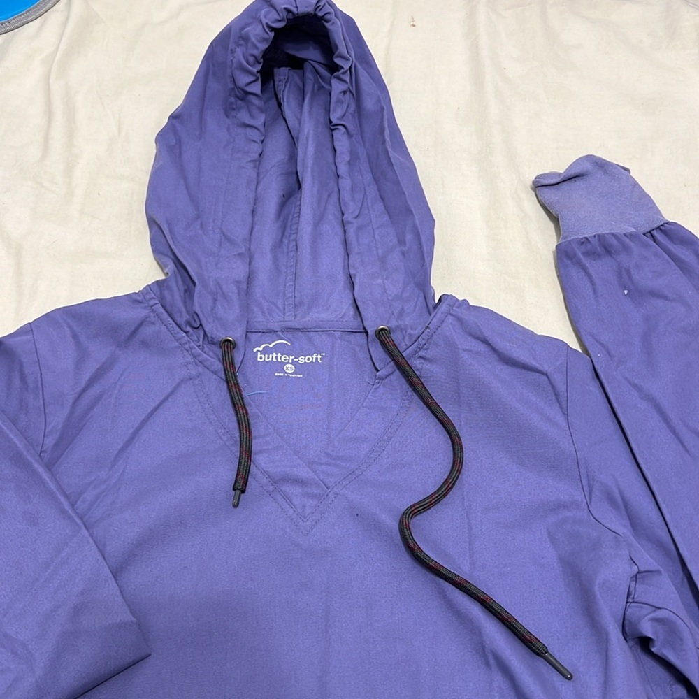 Buttersoft scrub top - Picture 3 of 3